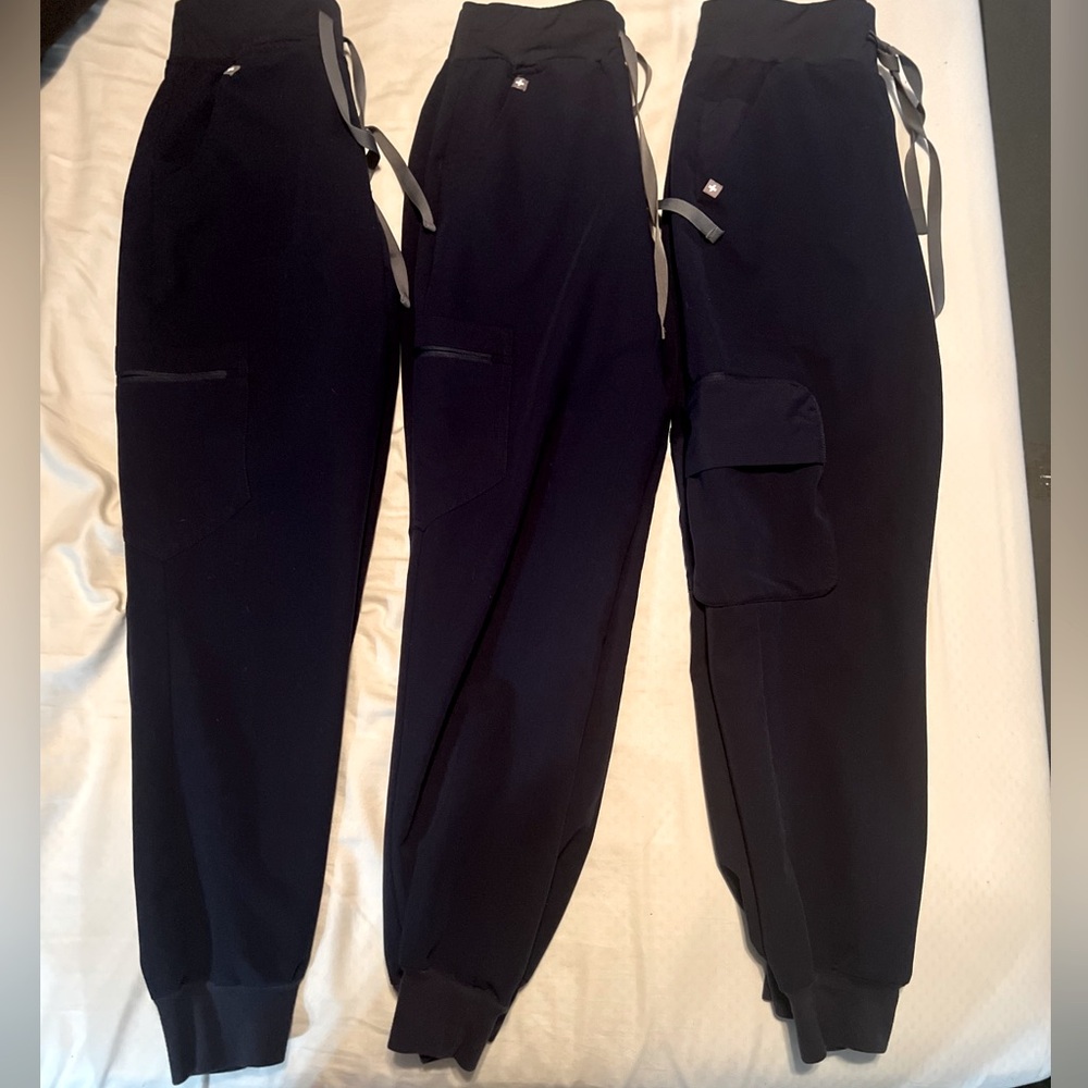 FIGS SCRUBS-SET OF 3 PANTS